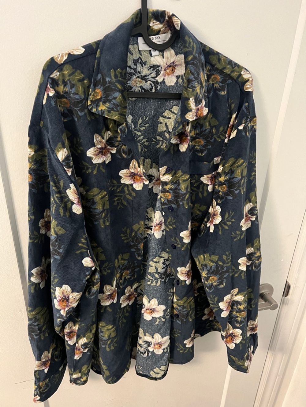 Red Sky - Size 1 - Dark Floral Button-Up Shirt - Navy with Cream Flowers